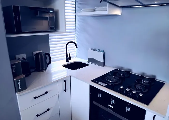 Stylish 1 Bedroom Apartment With Beautiful Sea View
